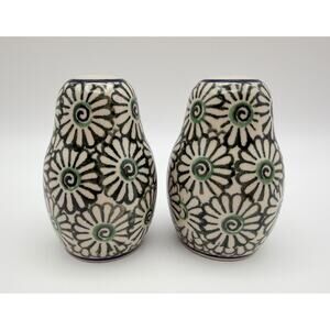 Polish Pottery Handmade Floral Salt & Pepper Shakers Green Daisy Flowers Poland